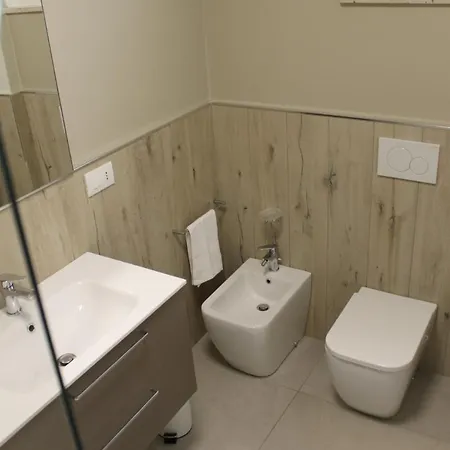 Newton30 - Luminoso Bilocale In Zona Servita Ραβένα