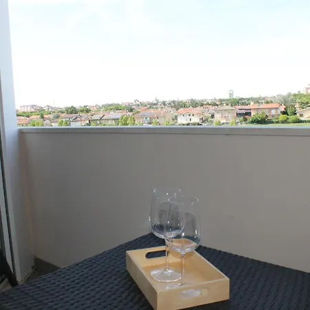 Newton30 - Luminoso Bilocale In Zona Servita Διαμέρισμα *