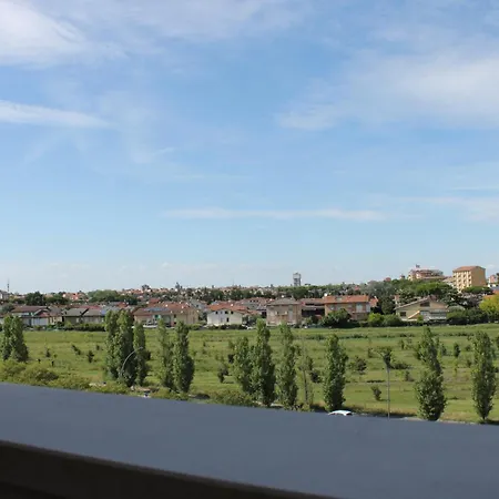 Newton30 - Luminoso Bilocale In Zona Servita * Ravenna