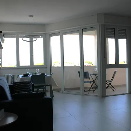 Newton30 - Luminoso Bilocale In Zona Servita Apartman